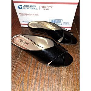 New 8M Soft Style Hush Puppies Black Open Toe Slide on Backless Shoe